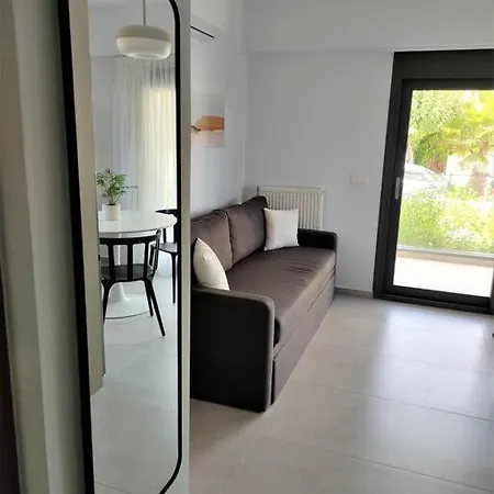 شقة Brand New Next To The Beach, Peaceful Square, Garden View ريثيمنو