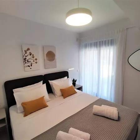 Апартаменты Brand New Next To The Beach, Peaceful Square, Garden View Ретимно
