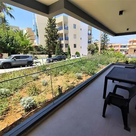 Apartment Brand New Next To The Beach, Peaceful Square, Garden View