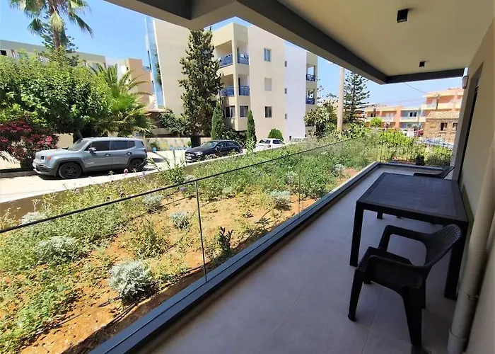 Apartament Brand New Next To The Beach, Peaceful Square, Garden View